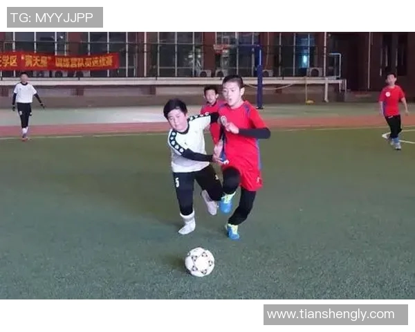 以足球星短袖拉为主题展现运动激情与青春风采